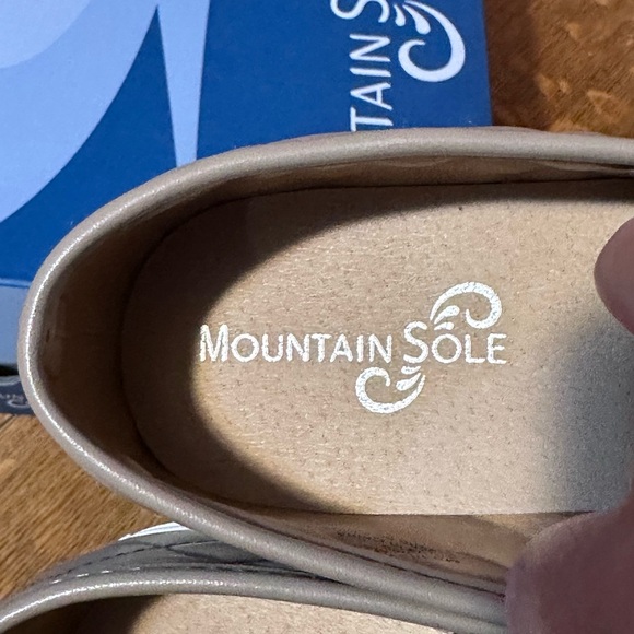 Mountain sole new in box slip on sneaker sz 10 - Picture 7 of 7